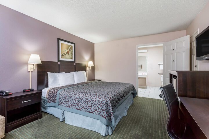 Room 7 of 15