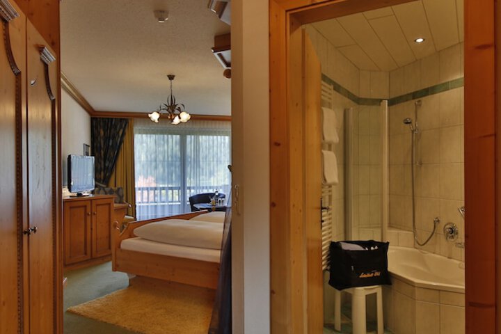 Room 11 of 50
