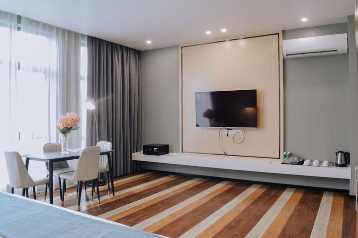 Room 13 of 28