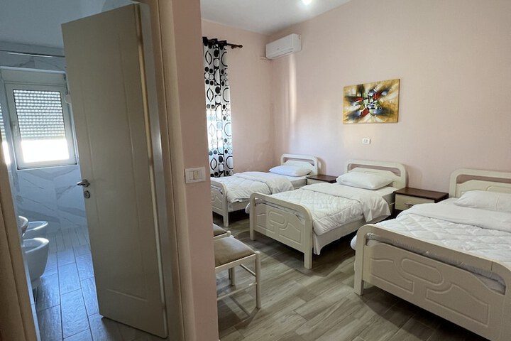 Room 9 of 34