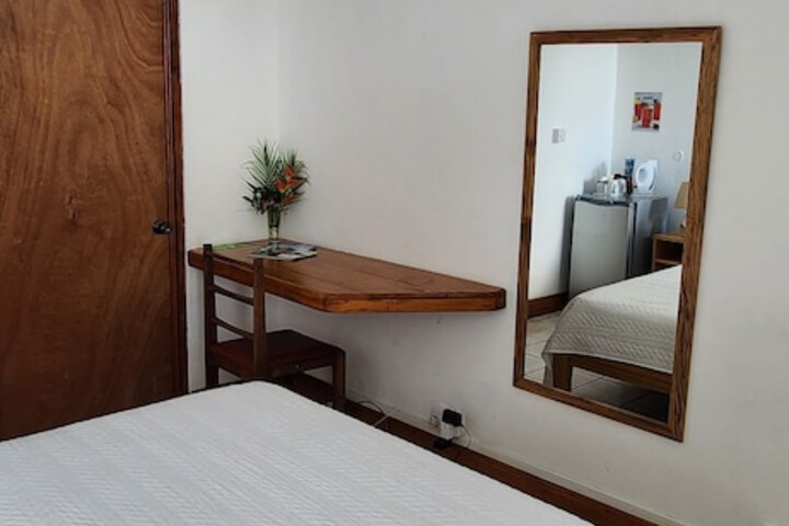 Room 9 of 98