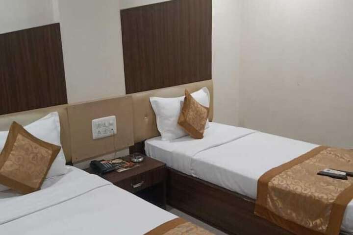 Room 5 of 18