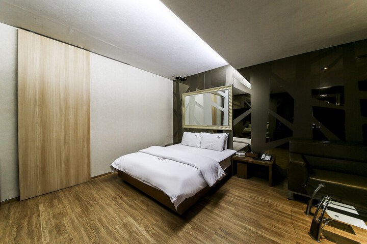 Room 26 of 95