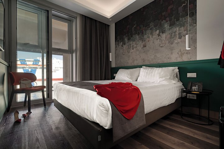 Room 70 of 148