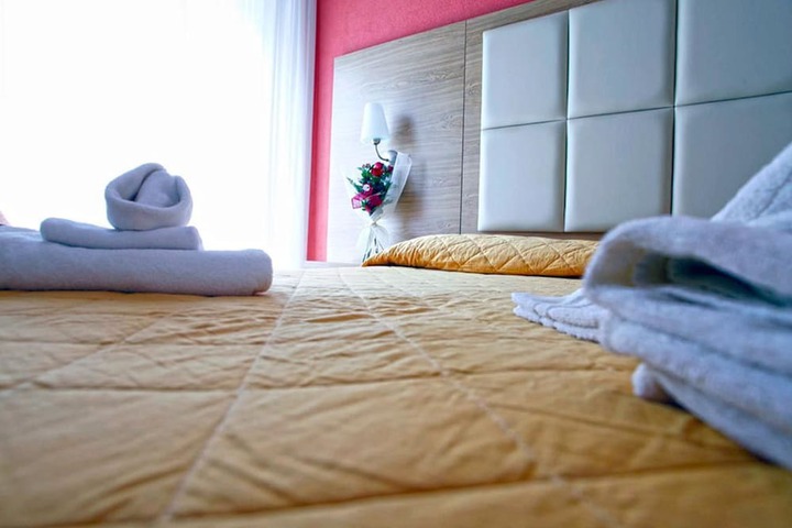 Room 6 of 27