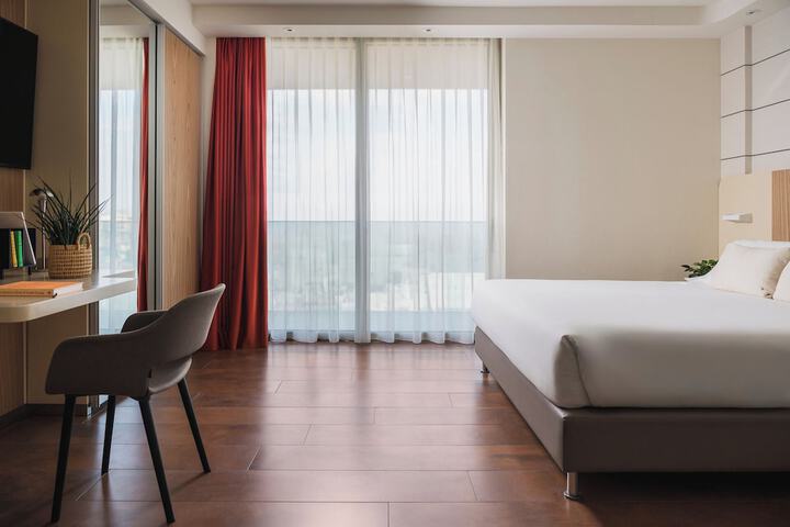 Room 28 of 153