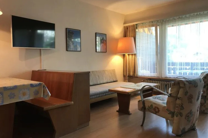 Room 6 of 27