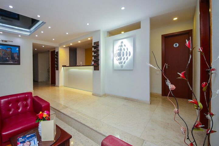 Ballroom/Hall 72 of 79