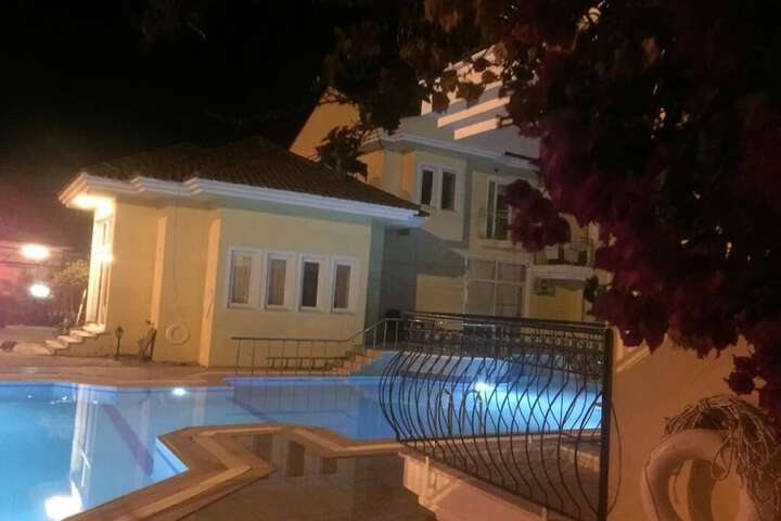 Pool 18 of 25