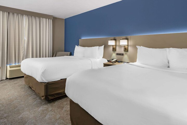 2 Queen Beds Accessible (3 of 9)