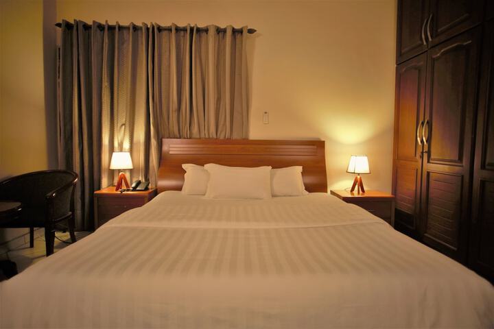 Room 2 of 48