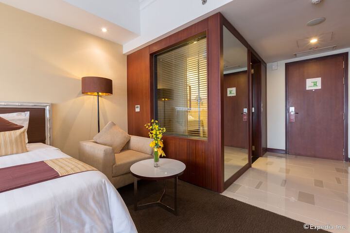 Room 6 of 40