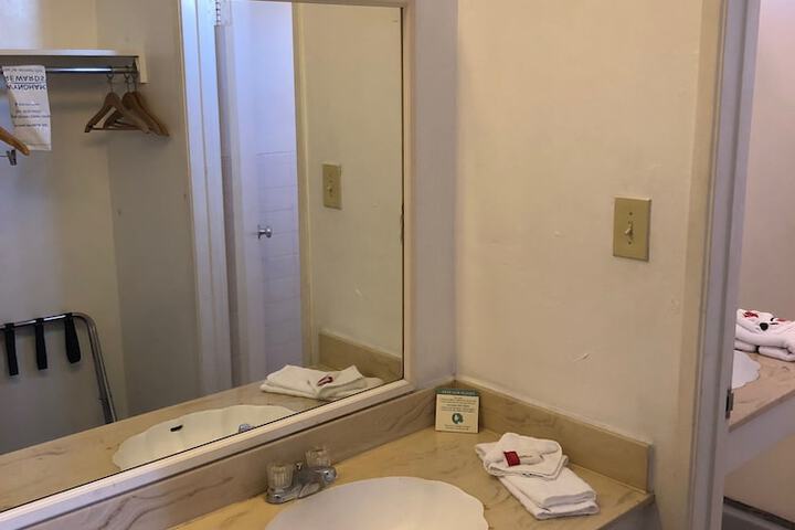 Bathroom sink