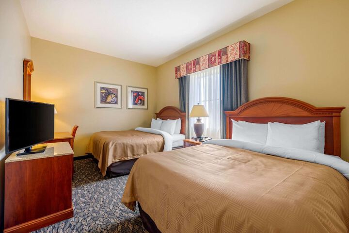 2 Queen Beds (13 of 23)
