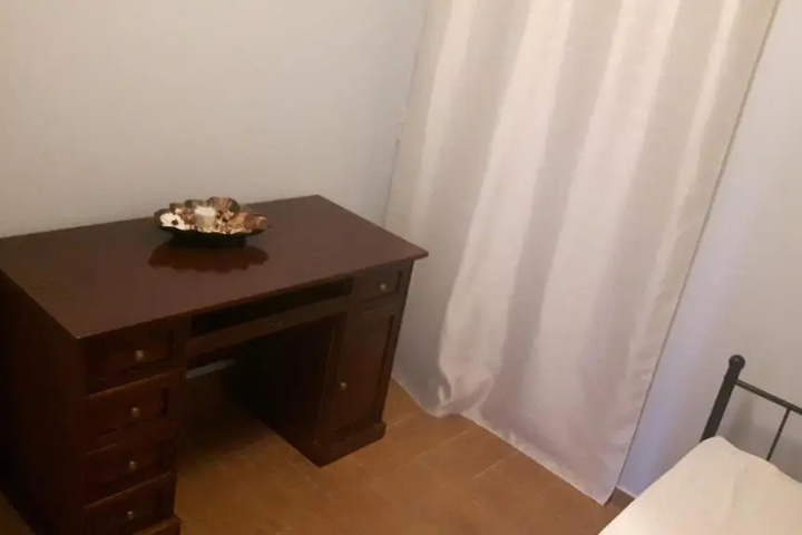 Room 4 of 12