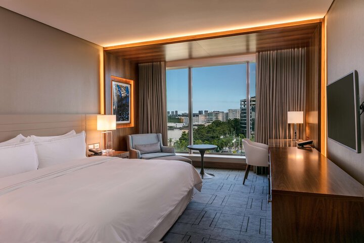 Room 18 of 105