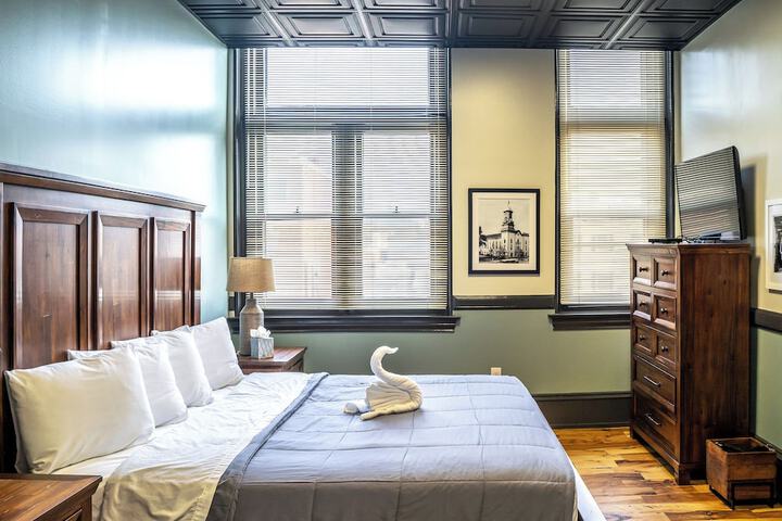 Room 27 of 212