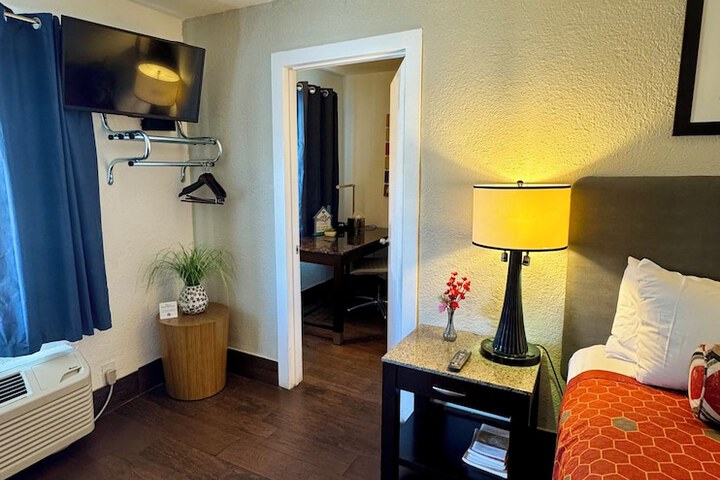 Room 14 of 30