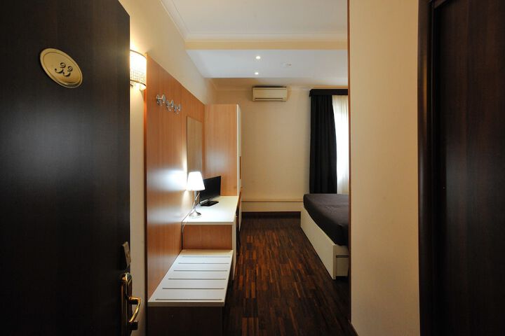 Room 13 of 119