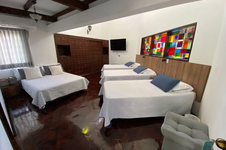 Room 4 of 10
