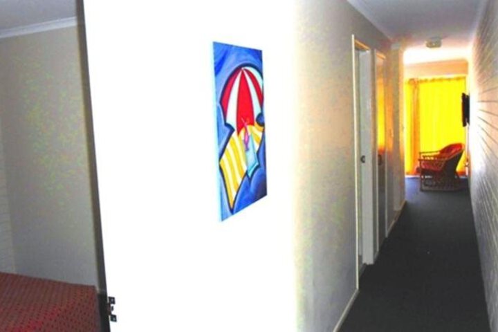 Photo 10
