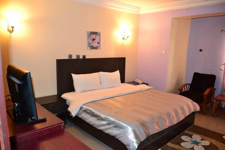 Room 4 of 11