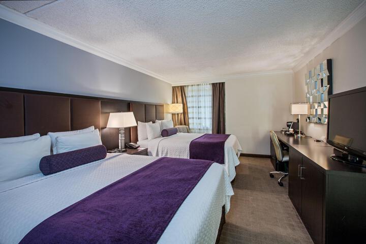 2 Queen Beds (2 of 7)