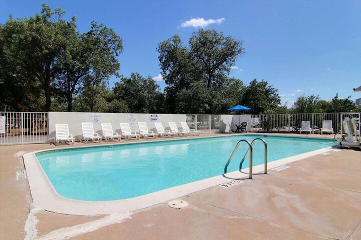 Pools & Facilities