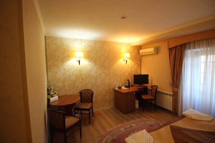 Room 27 of 87