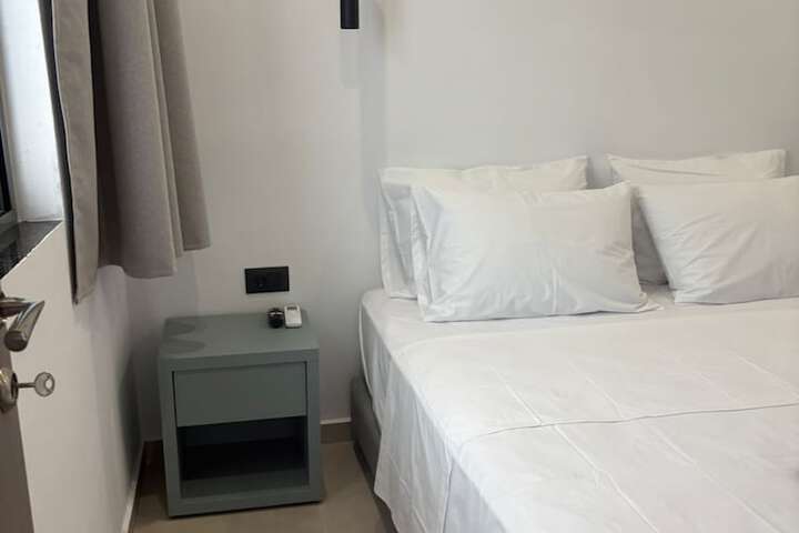 Room 2 of 25
