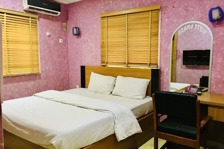 Room 6 of 35