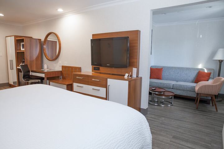 Room 32 of 76