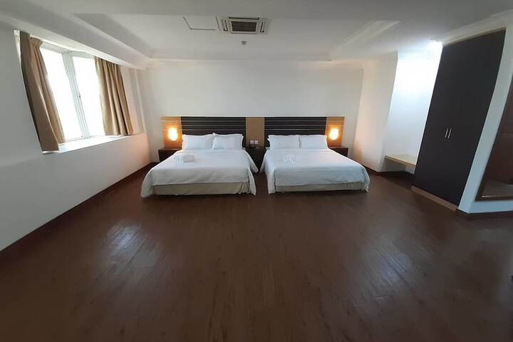 Room 14 of 33