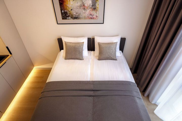 Room 2 of 39