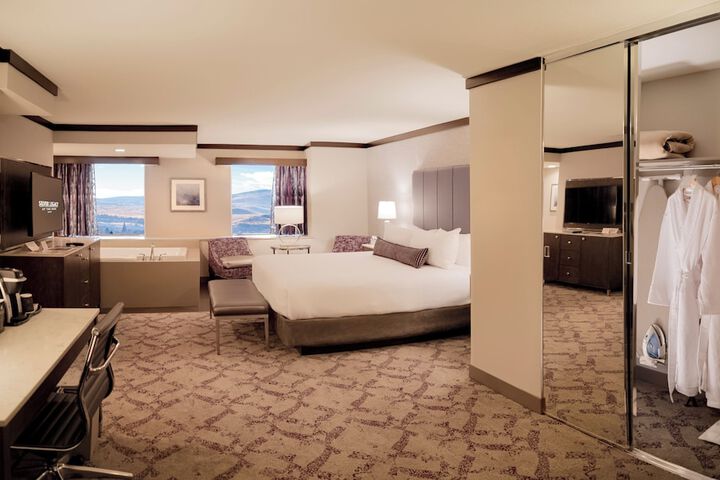 Deluxe Room 1 King (24 of 30)