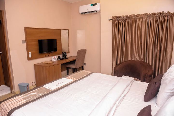 Room 2 of 51