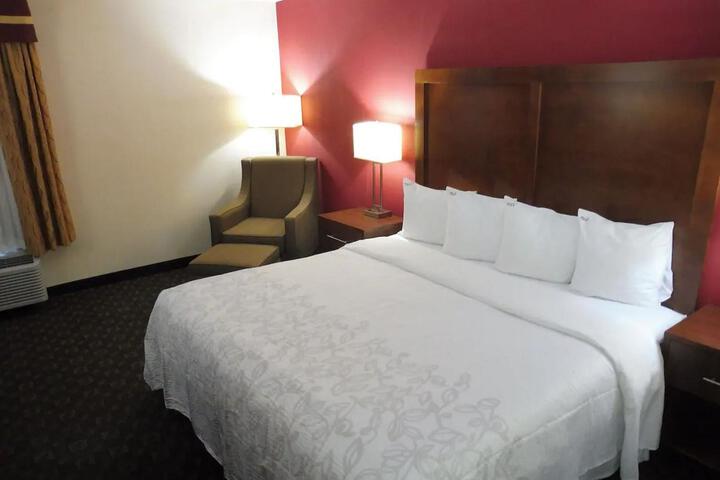 1 King Bed (10 of 13)