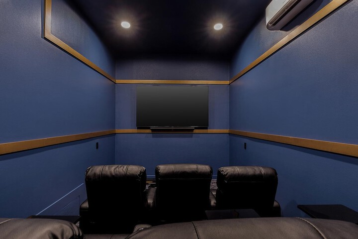 Room 22 of 102