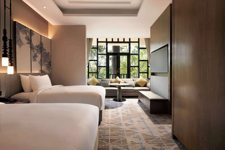 Room 27 of 129