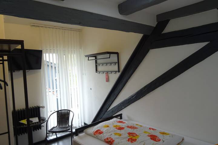 Room 19 of 442
