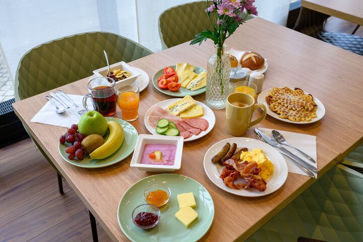 Breakfast/Coffee Service 46 of 100