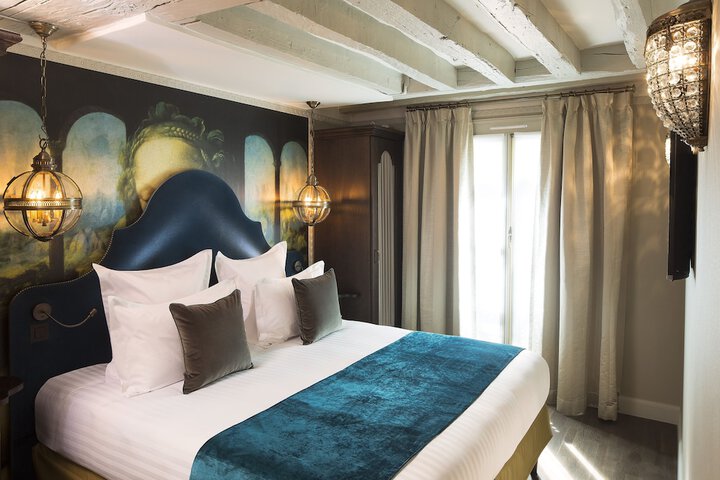 Room 40 of 146