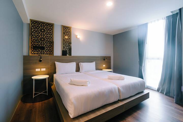 Room 5 of 12