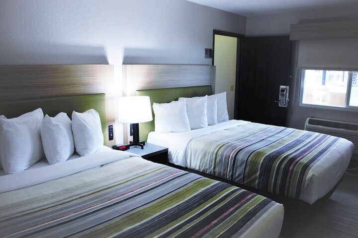 2 Queen Beds (6 of 14)