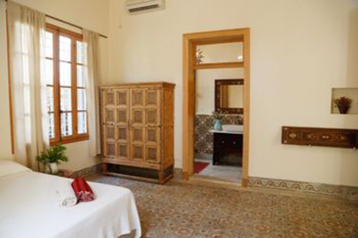 Room 8 of 28