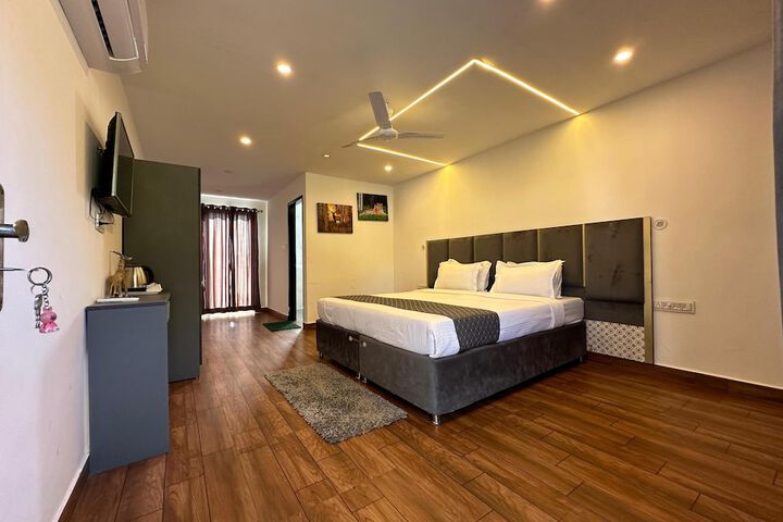 Room 8 of 94