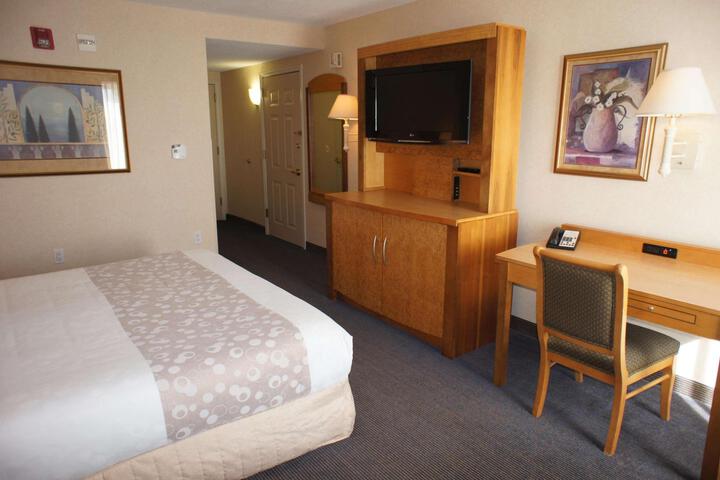 1 King Bed Deluxe Room (8 of 18)