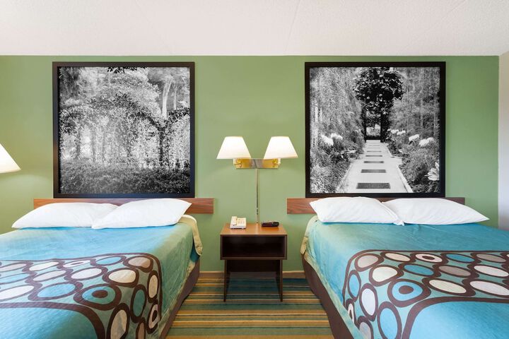 2 Queen Beds (8 of 12)