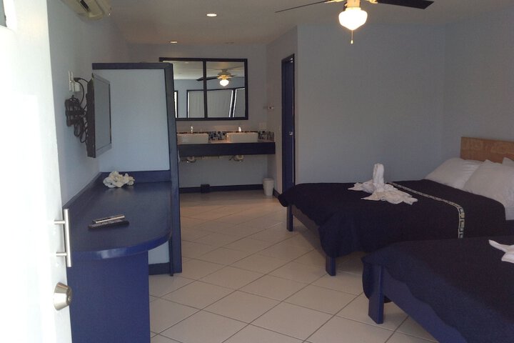 Room 4 of 33