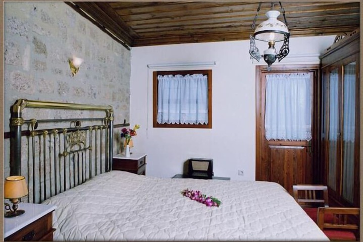 Room 6 of 26